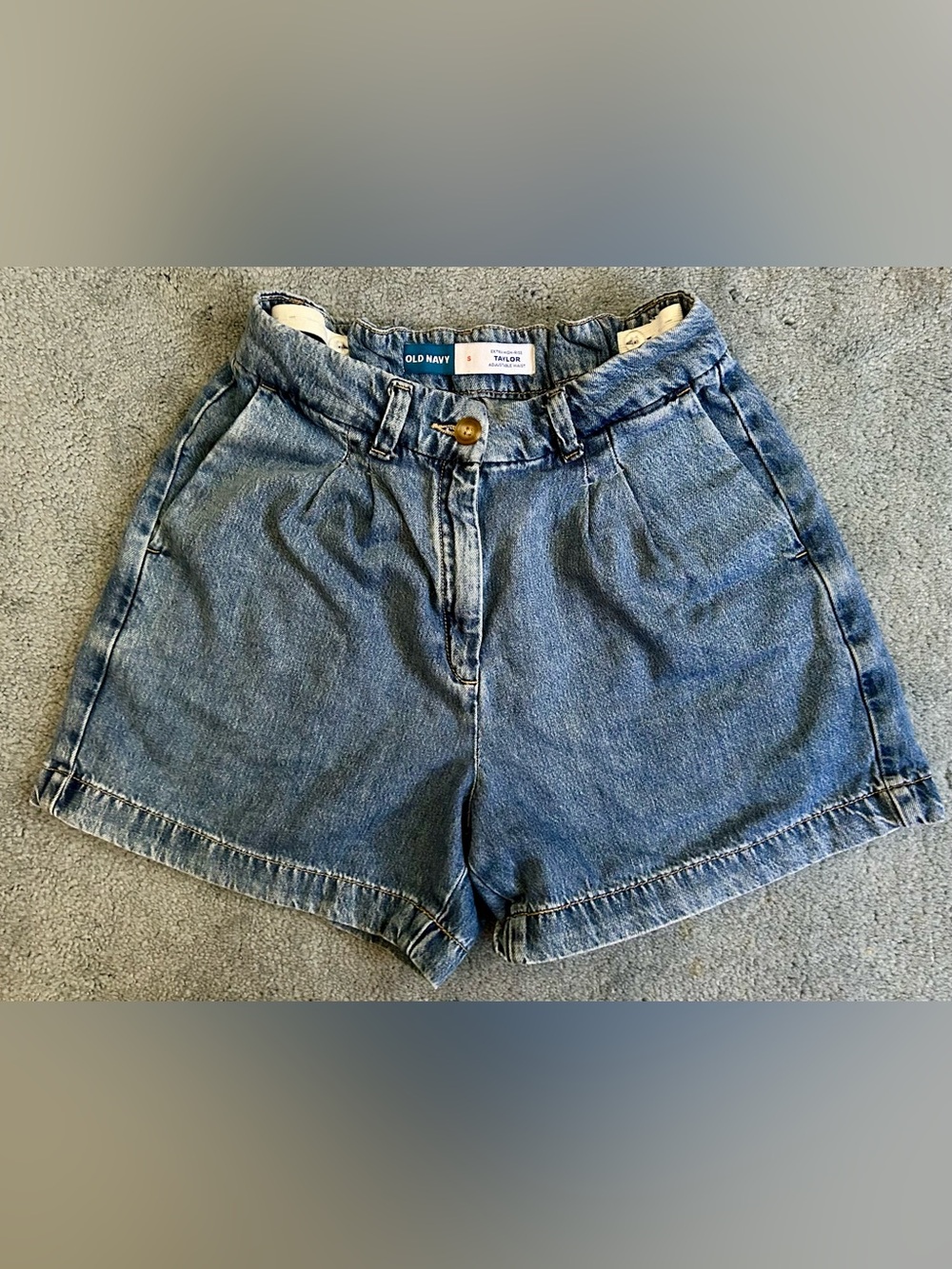 Old Navy Women’s Taylor High-Rise Pleated Denim Shorts - S - Blue